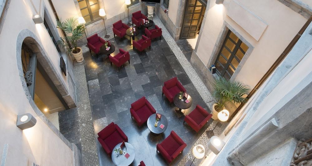 Palacio De Aviles Affiliated By Melia Esterno foto The lobby of the hotel