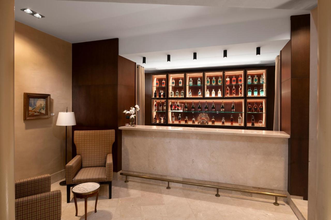 Palacio De Aviles Affiliated By Melia Esterno foto A bar in a hotel